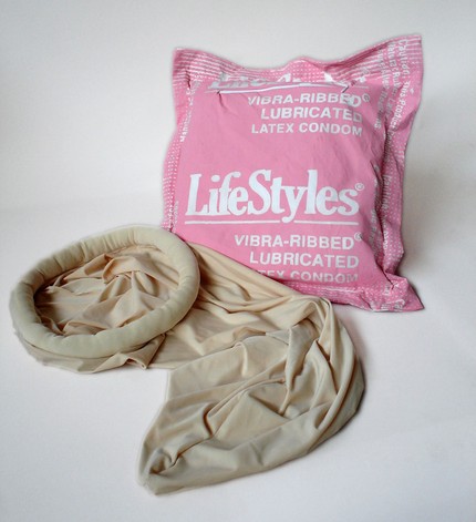 condom geant Condom Lifestyle géant avec son emballage en coussin